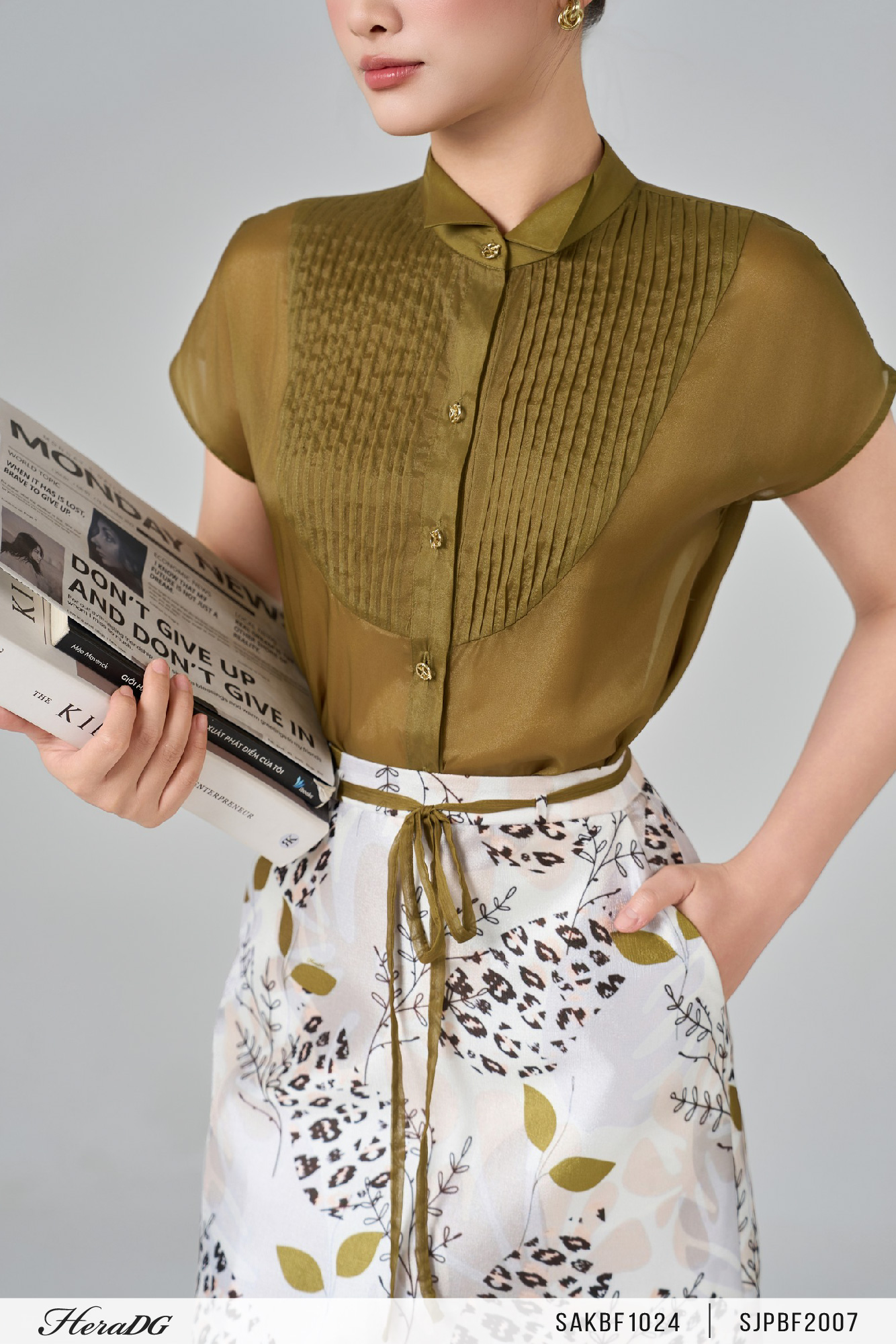 Ảnh của Áo sơ mi ngực xếp ly